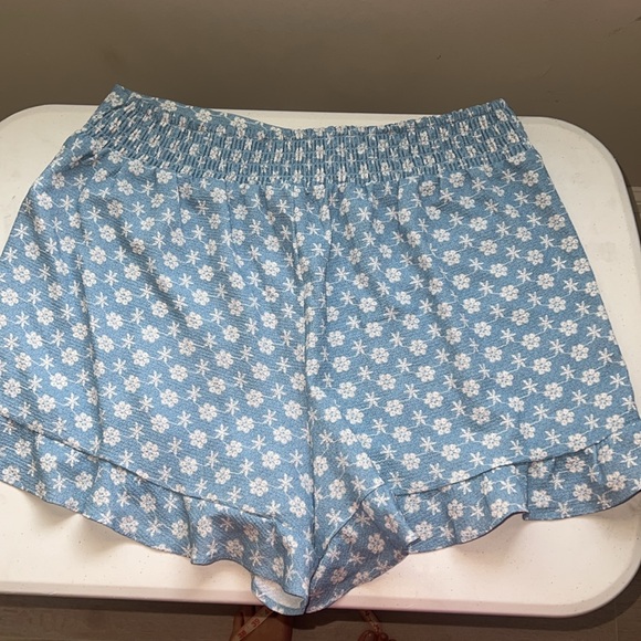 BCBGeneration Ruffle Set - Picture 6 of 6